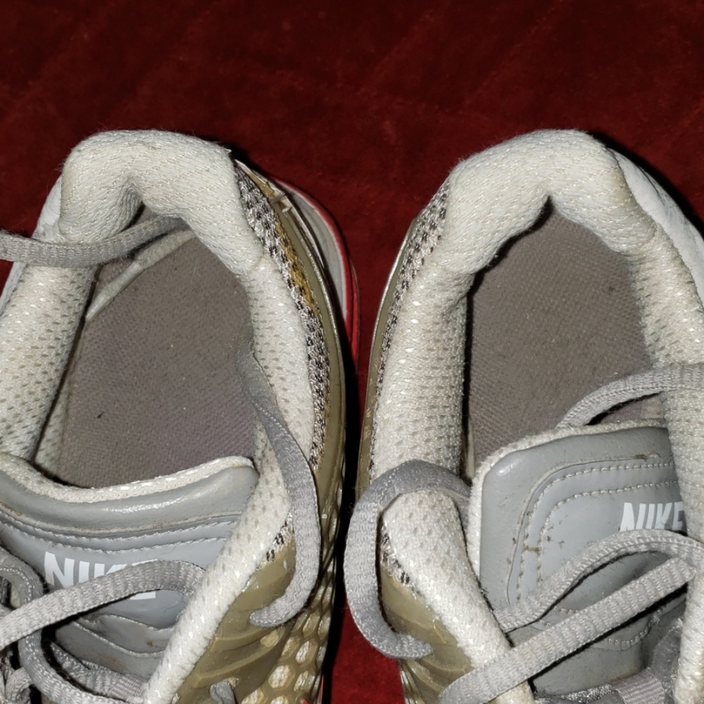 Nikes ❤ - Picture 3 of 4